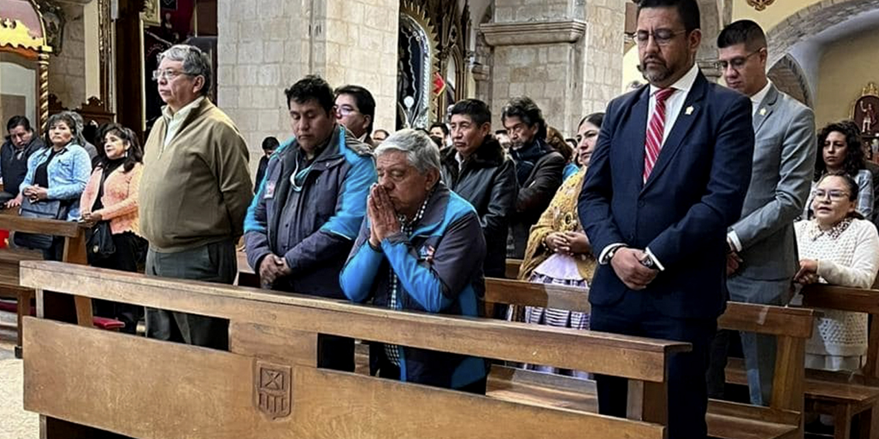 El alcalde Iván Arias, durante un acto religioso. (Foto: Amun)