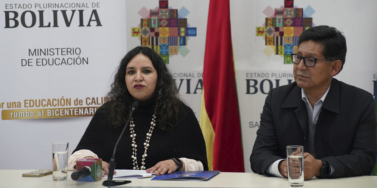 Conferencia conjunta de la ministra de Salud y del de Educación.