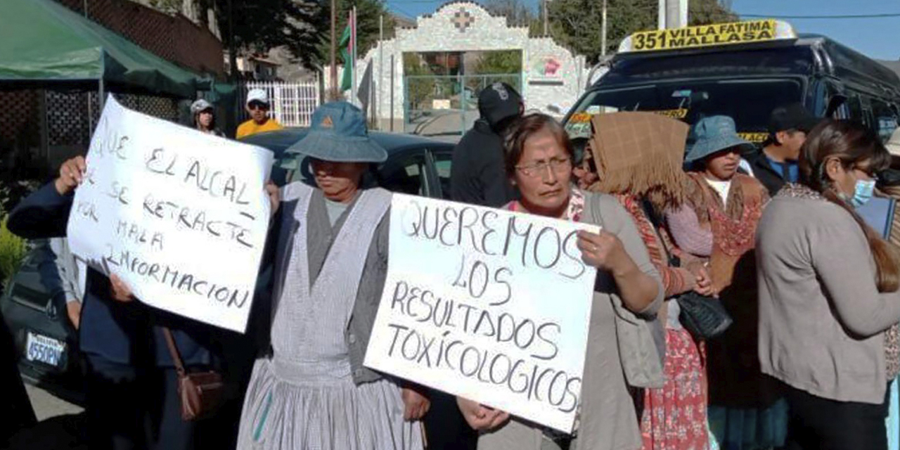Padres de familia protestan contra la alcaldía. (Foto: RRSS)