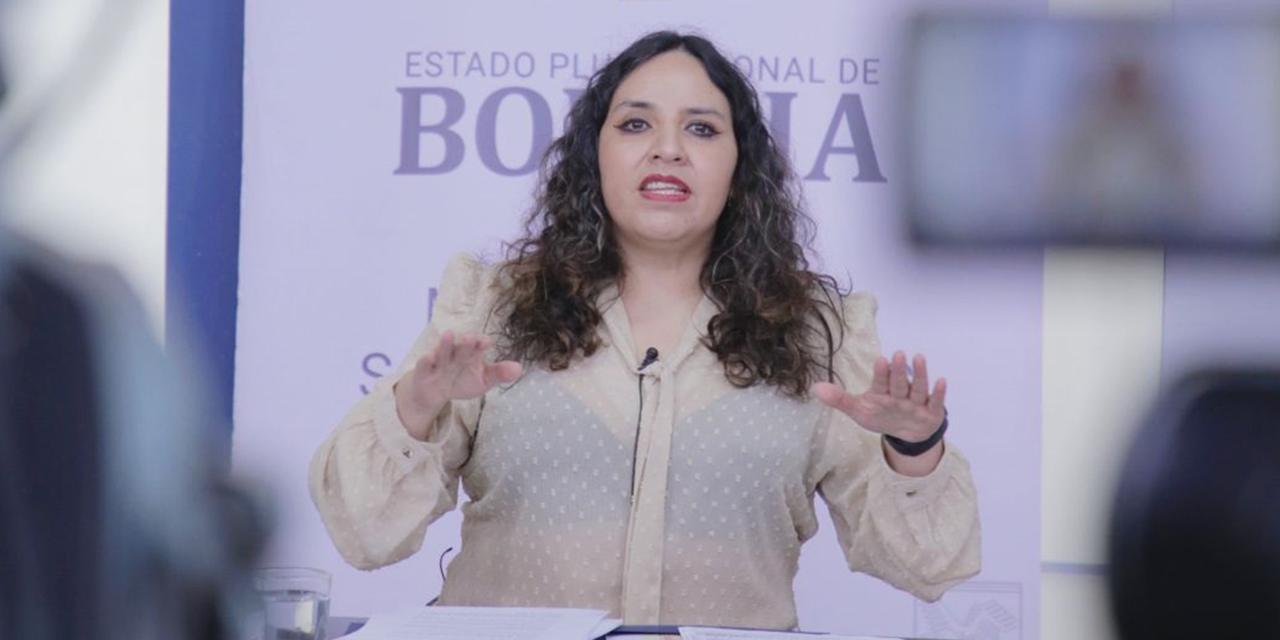 La Ministra de Salud, durante la conferencia de prensa. (Foto: Ministerio de Salud)