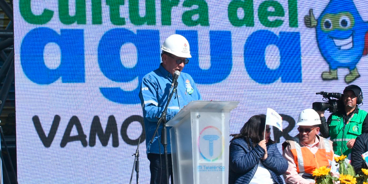 El ministro de Medio Ambiente y Agua, Rubén Méndez, durante la inauguración de la 'Campaña de Uso Eficiente del Agua en Bolivia'. (Foto: APG)