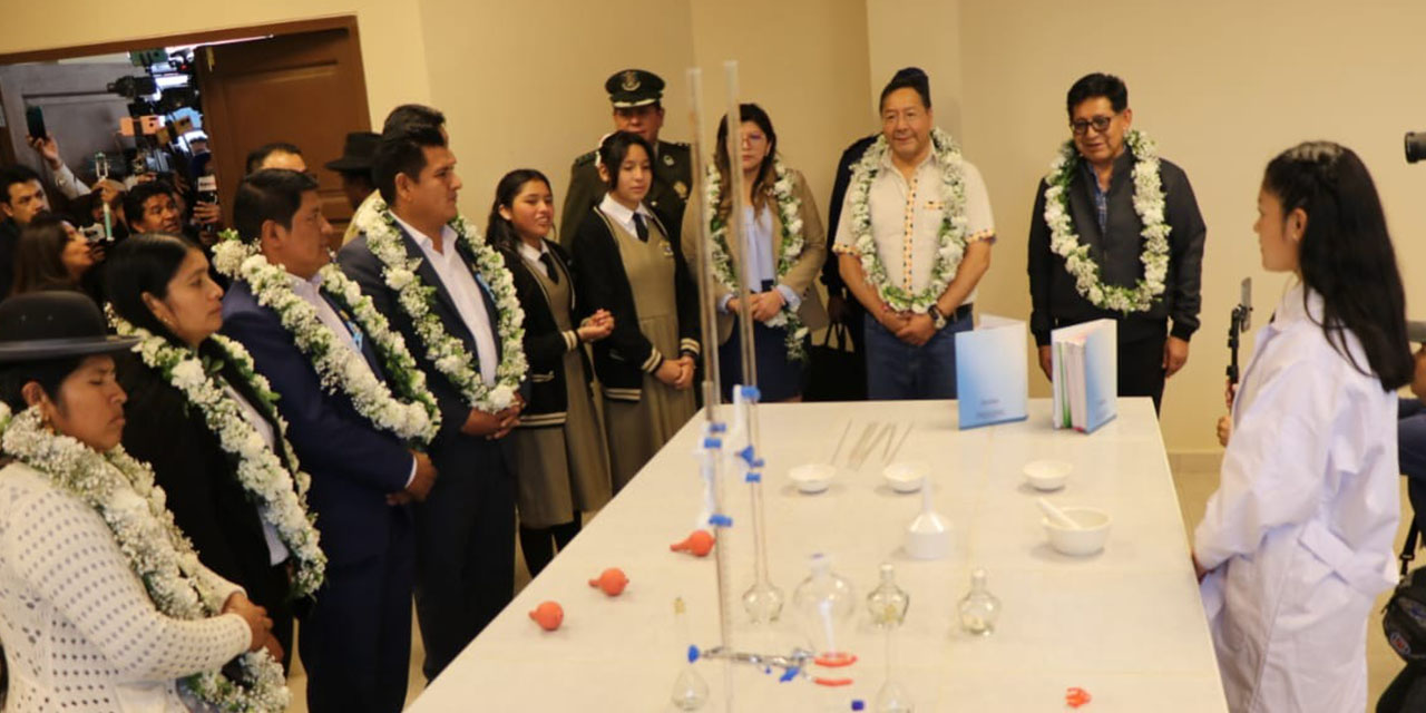 Presidente inaugura moderna unidad educativa, en Sacaba