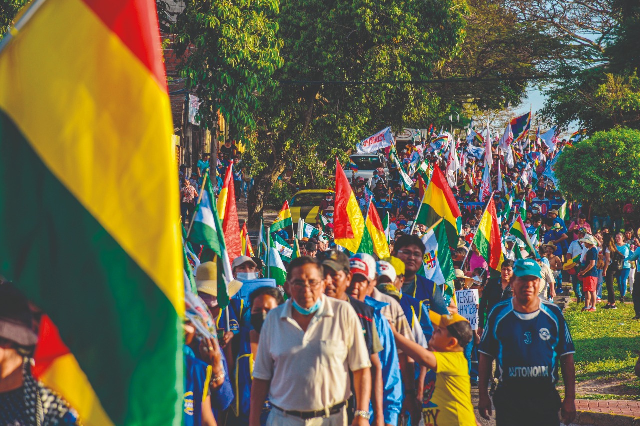 CabildosBolivia7161023