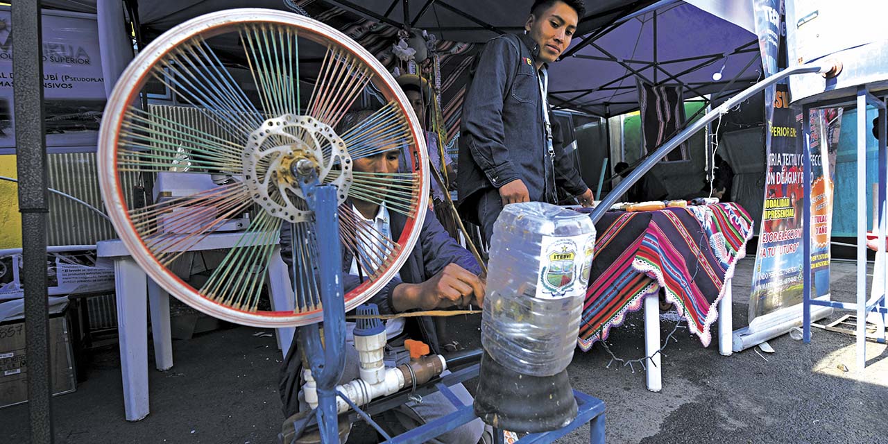Estudiantes de todo el país fueron elegidos para exponer sus mejores proyectos.  | Foto: Gustavo Ticona