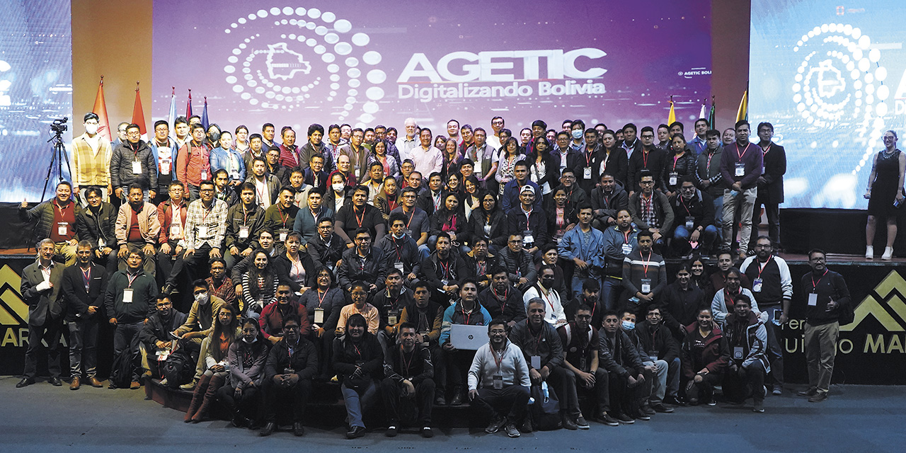 Participantes en los congresos de las versiones de 2022.  | Foto: Agetic