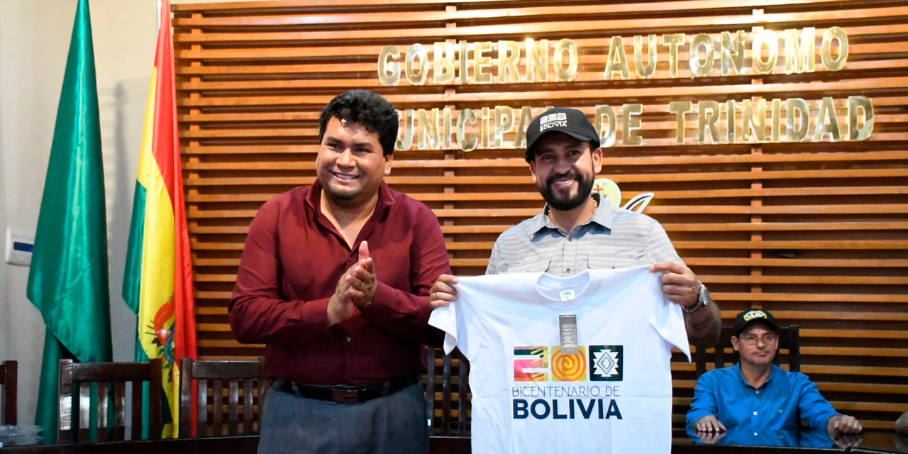 El delegado Presidencial para el Bicentenario, Martín Maturano, y el alcalde de Trinidad, Cristhian Cámara. Foto: Facebook DPBB