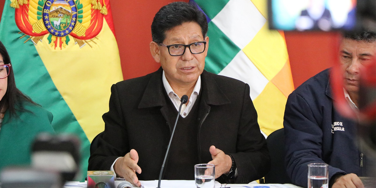 Disponen suspensión de clases en Santa Cruz, Beni y el norte de La Paz ante la contaminación por incendios  