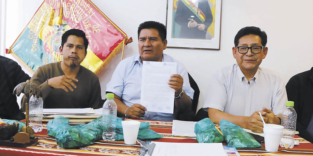 Representantes de ambas entidades, durante la reunión.  | Foto: Ministerio de Educación