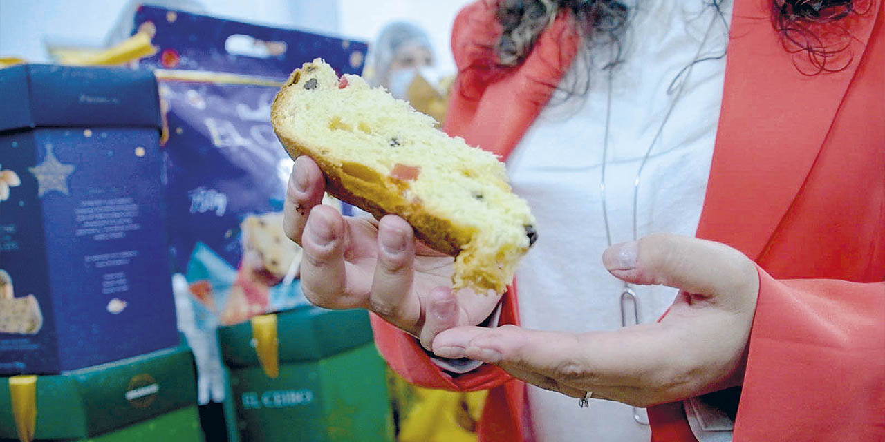 Una muestra de panetón durante la presentación. | Foto: MSyD