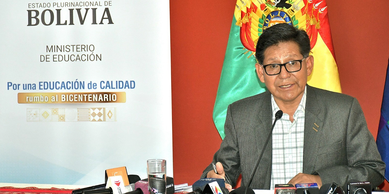 El ministro de Educación, Édgar Pary, en conferencia de prensa. Foto: Ministerio de Educación