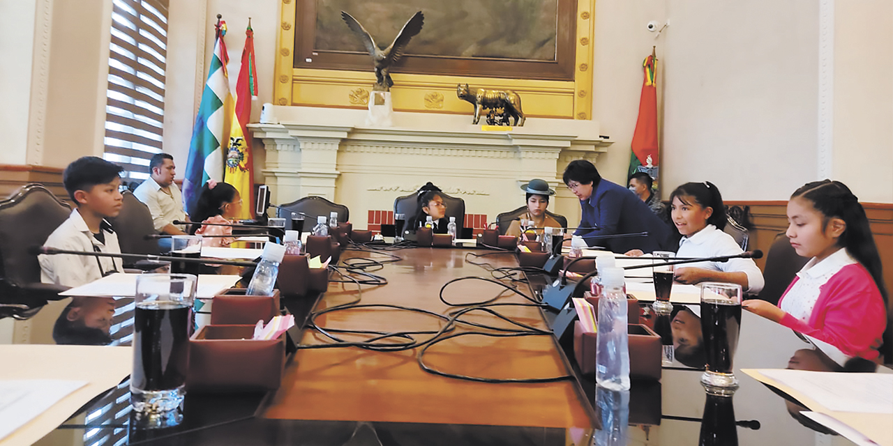 Pequeños concejalitos sesionarán el viernes.  | Foto: Javier Escalier