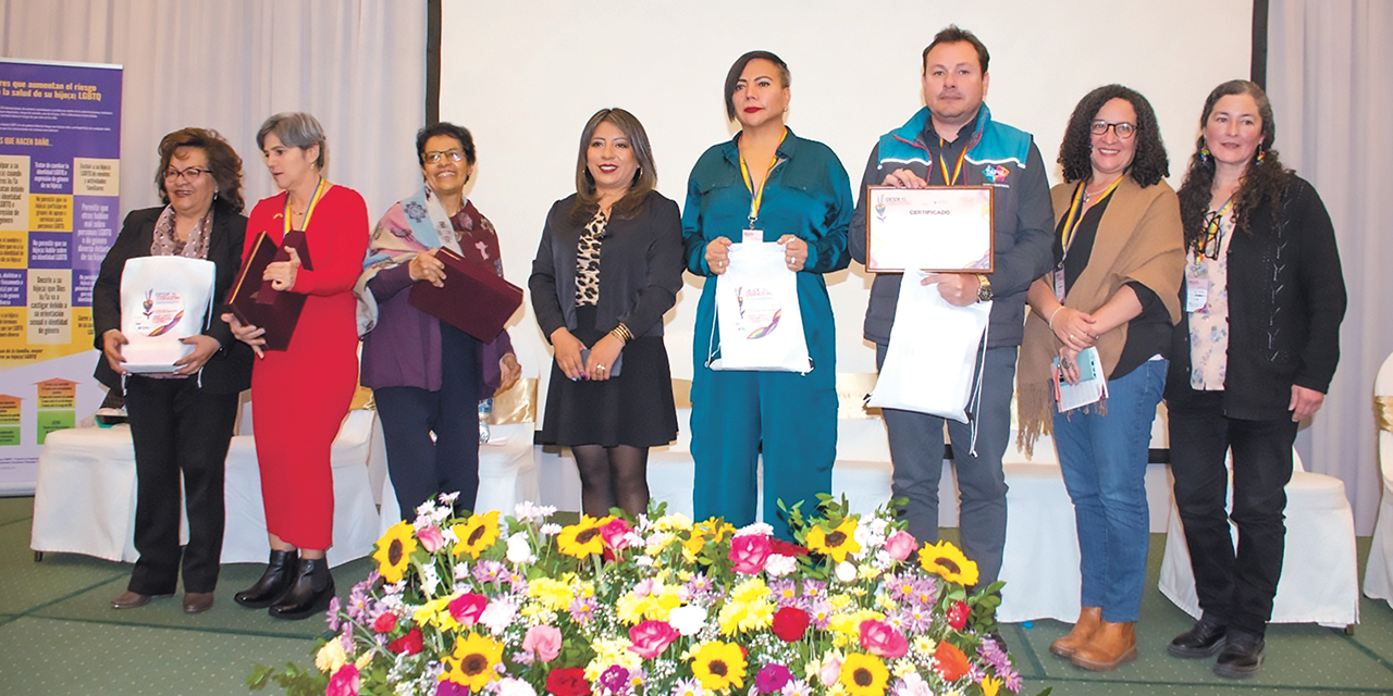 Los expositores durante el evento. Foto: VIO