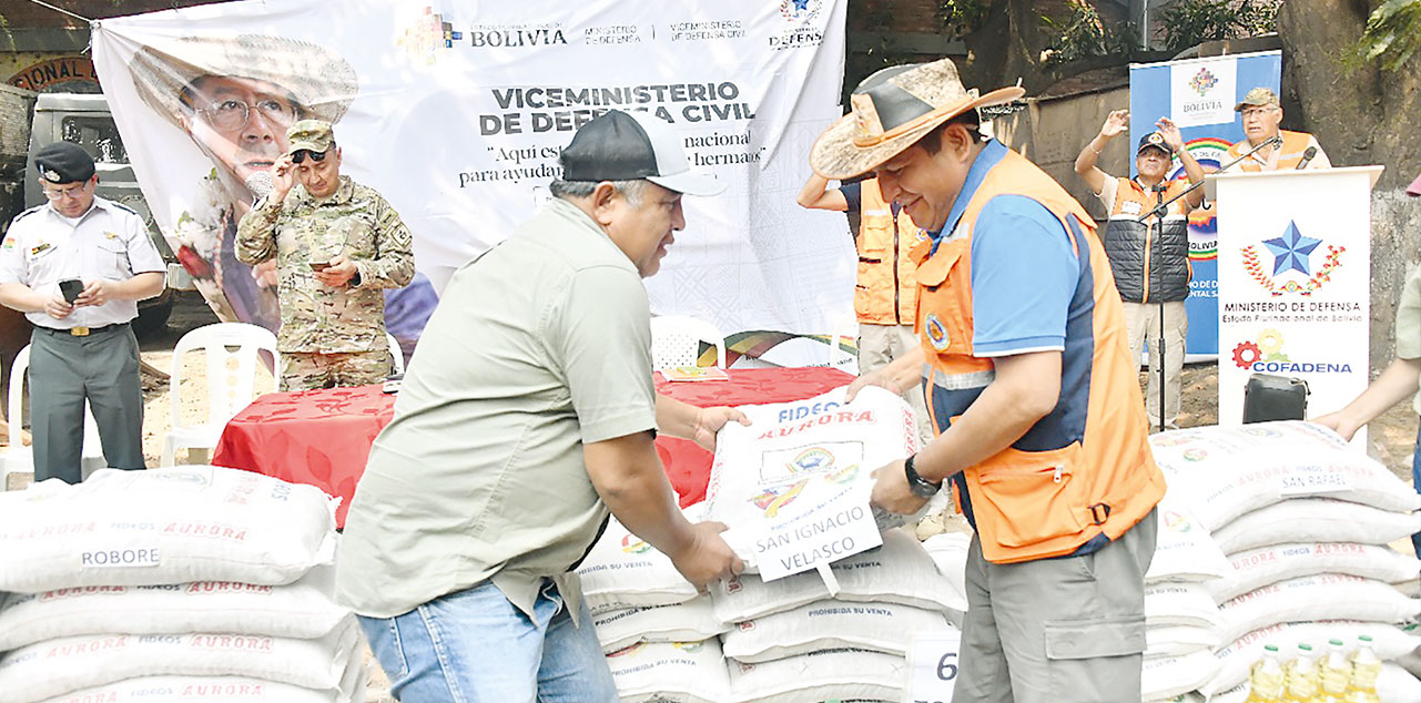 Entrega de ayuda humanitaria para comunidades indígenas del departamento de Santa Cruz. Foto: Ministerio de Defensa