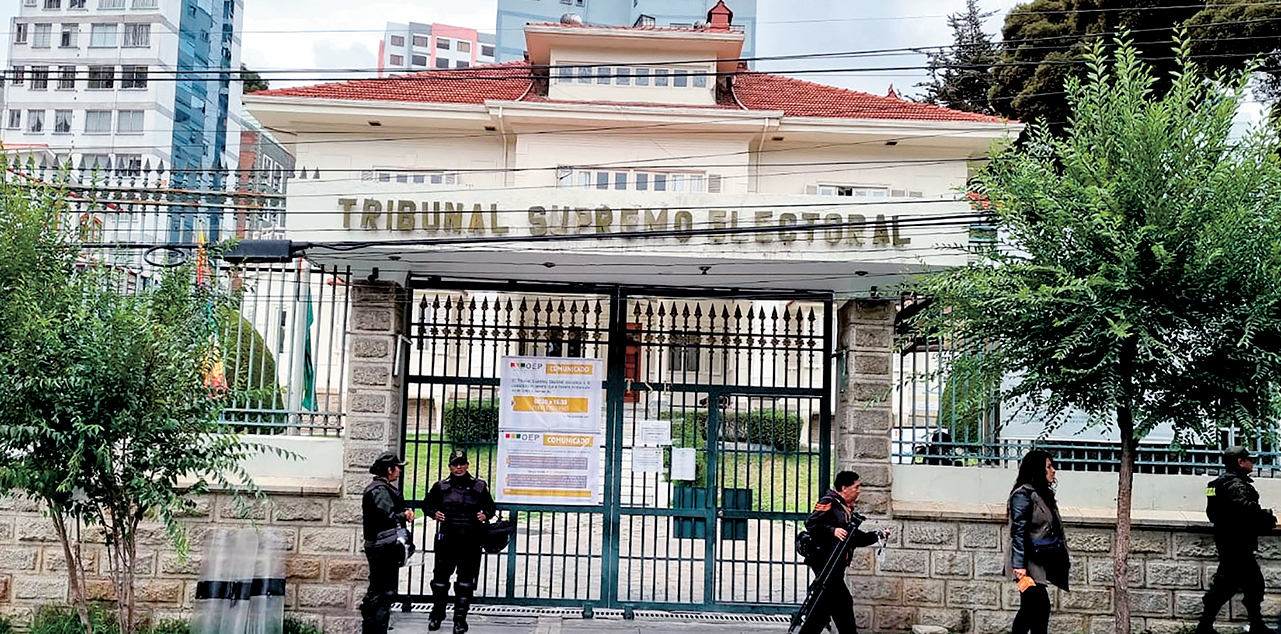 Frontis del TSE. Foto: TSE