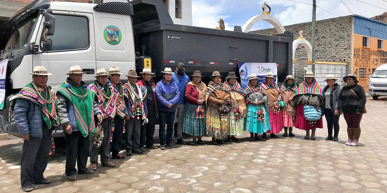 Un municipio se benefició con el crédito para su enlosetado. | Foto: FNDR