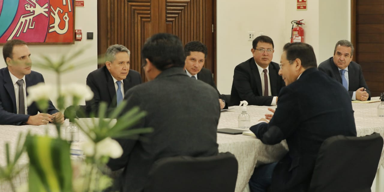 El presidente Luis Arce con representantes de la CEPB. (Foto: Presidencia)