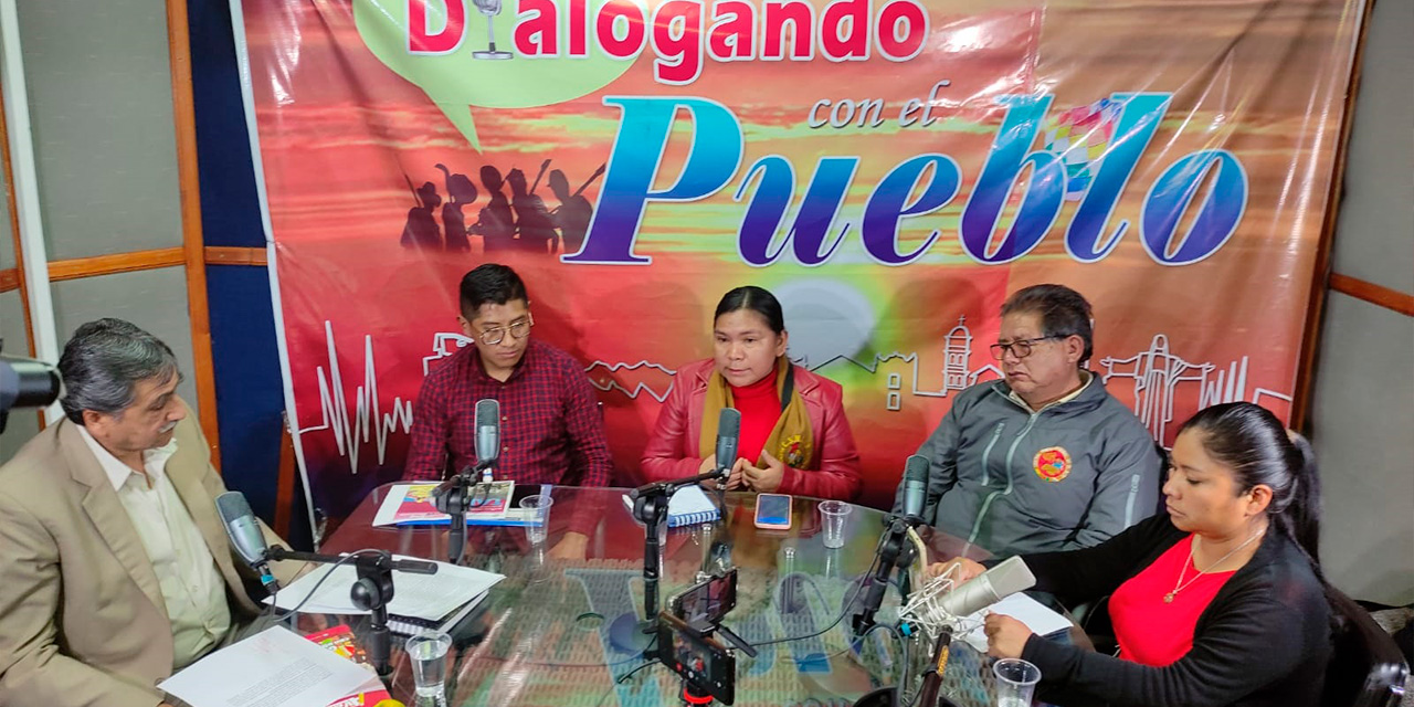 Los entrevistados durante el programa ‘Dialogando con el pueblo’. (Foto: DIALOGANDO con EL PUEBLO)