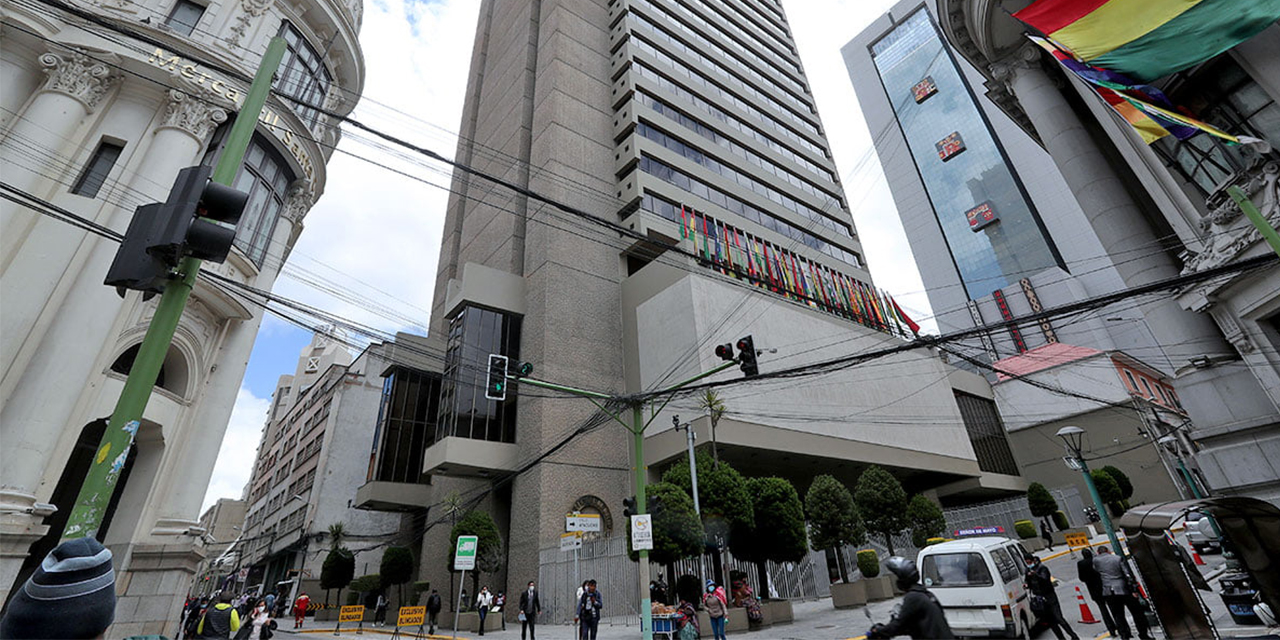 Frontis del edificio del Banco Central. (Foto: Archivo)