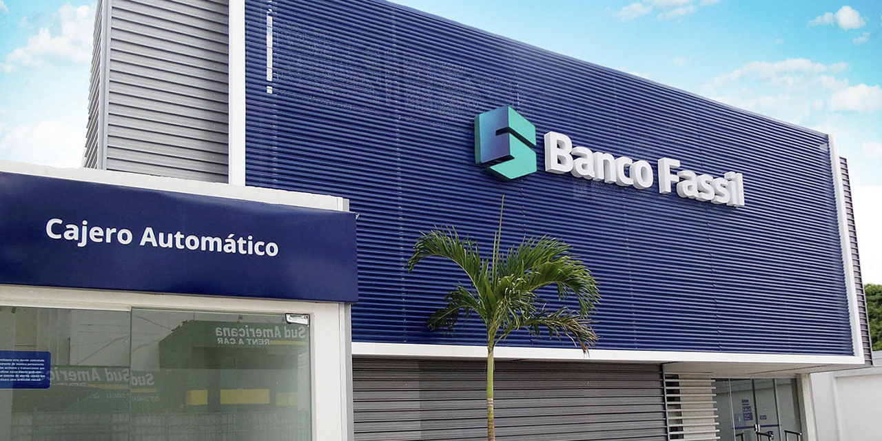 Una de las agencias del exbanco Fassil, el cual fue intervenido el 26 de abril por la ASFI.(Foto: Archivo)