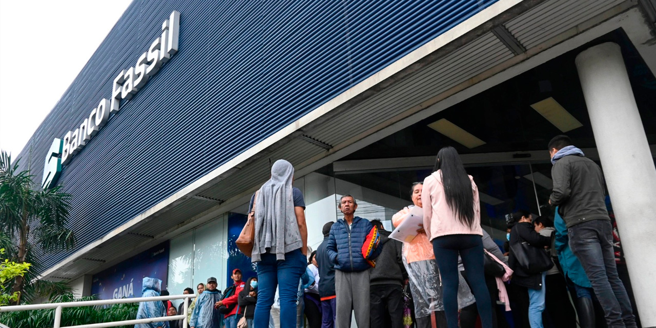 Frontis de una sucursal del Banco Fassil. (Foto: APG)