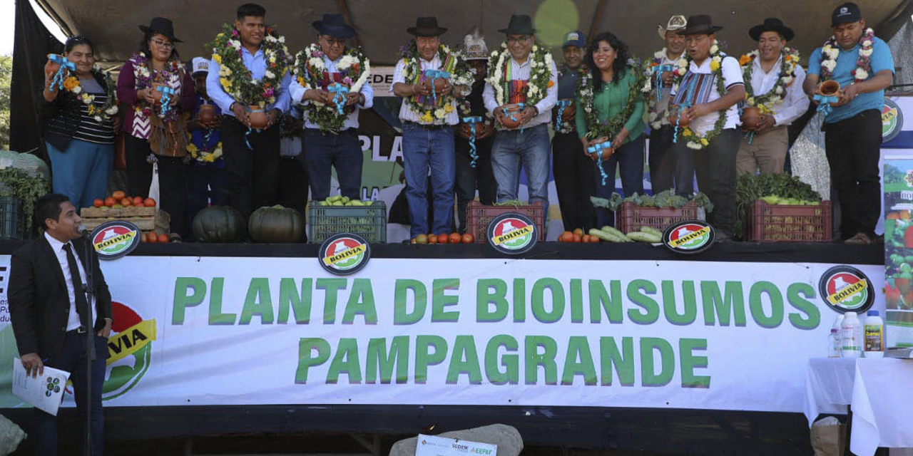 El presidente Luis Arce durante el acto de colocación de la piedra fundamental de la Planta de Bioinsumos. (Foto: Presidencia)