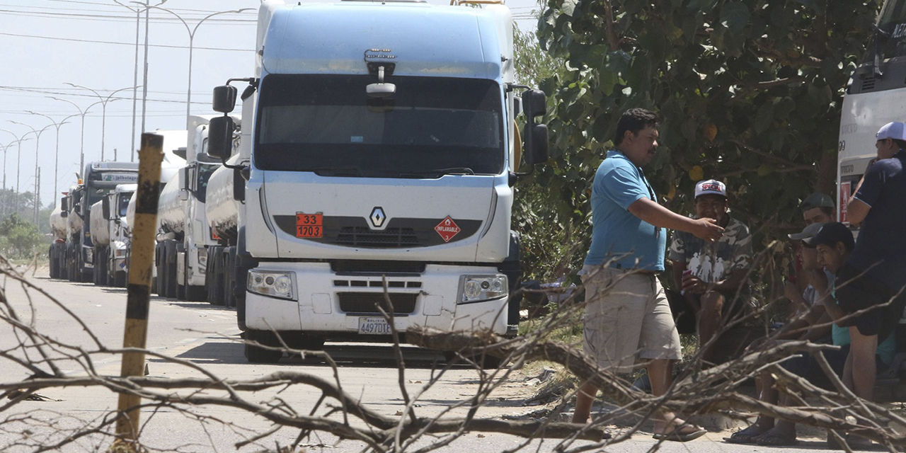 Punto de bloqueo de productores en el norte integrado en Santa Cruz. (Foto: RRSS)