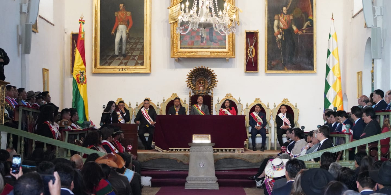 El presidente Luis Arce y el vicepresidente David Choquehuanca en la Sesión de Honor de ayer.