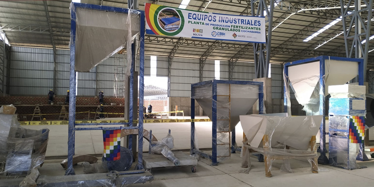 Los equipos industriales para el montaje de la planta NPK.