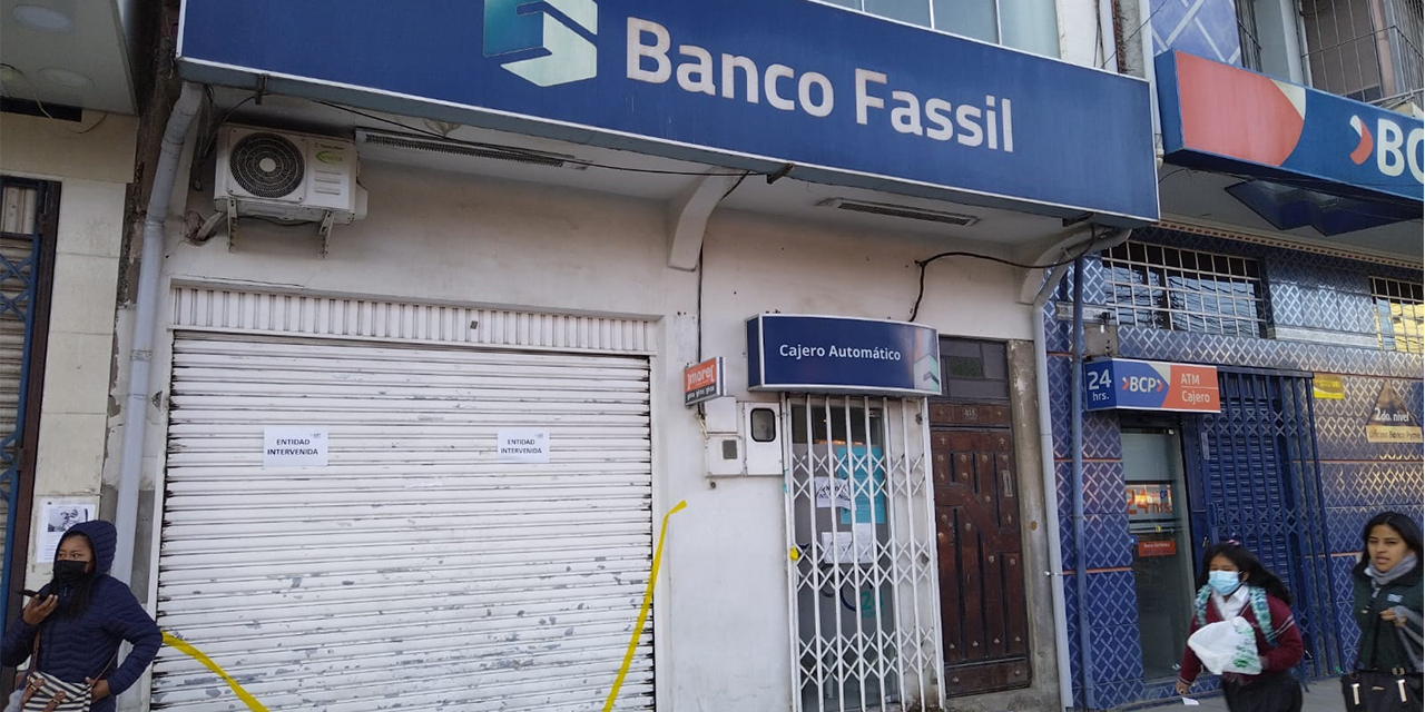 Fachada del intervenido Banco Fassil, en El Alto. (Foto: Gonzalo Jallasi)