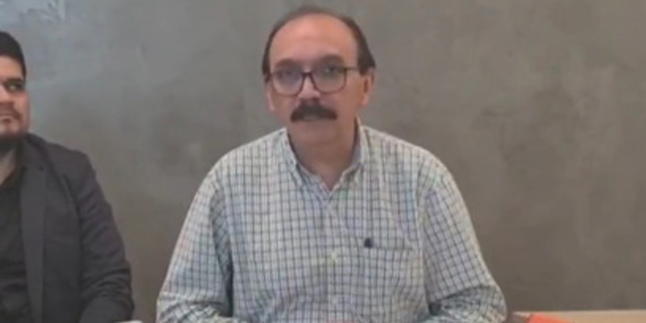 El interventor del Banco Fassil, Alberto Colodro, en conferencia de prensa.