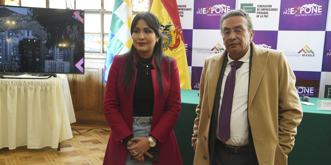 Autoridades durante el acto de lanzamiento de la feria La Paz Expone, ayer. (Foto: Jorge Mama-ni)