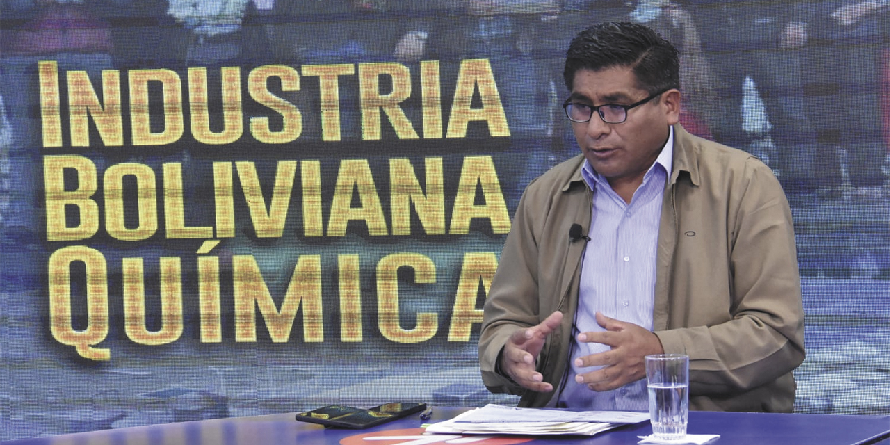 El ministro de Desarrollo Productivo, Néstor Huanca, en la estatal BTV. (Foto: Gonzalo Jallasi)