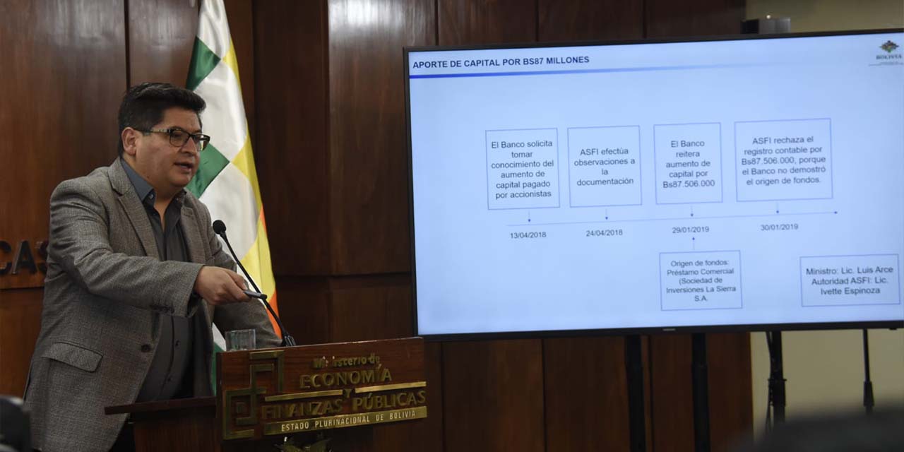El ministro de Economía, Marcelo Montenegro, en conferencia de prensa. | Foto: Gonzalo Jallasi