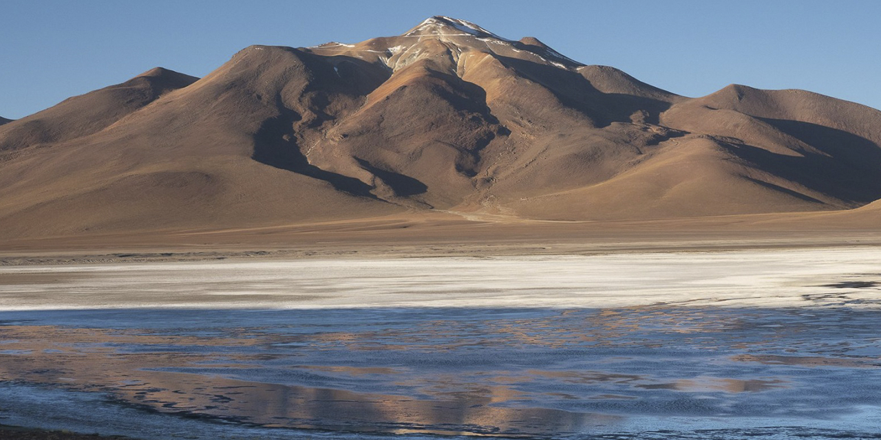El salar de Cachi Laguna se encuentra ubicado en el departamento de Potosí.