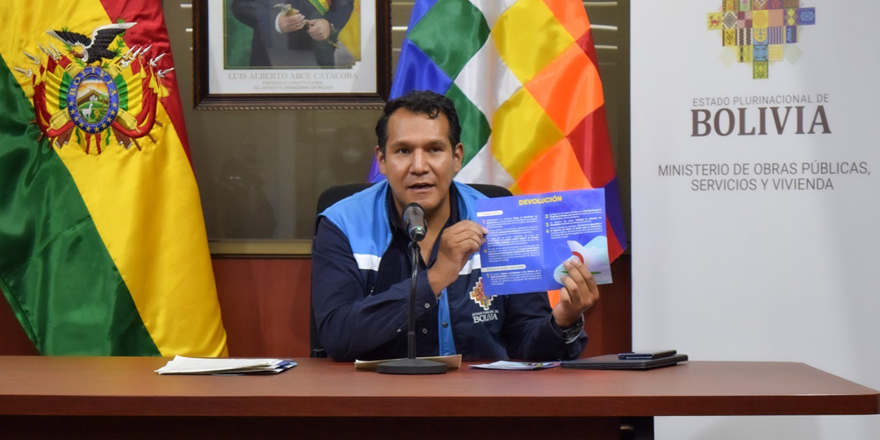 El director de la ATT, Néstor Ríos, en conferencia de prensa. Foto: ATT