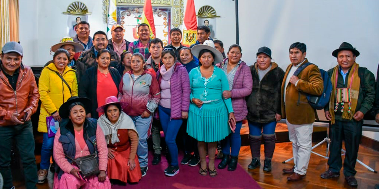 Representantes de 40 municipios potosinos se reunieron con autoridades del MHE. Foto:  MHE
