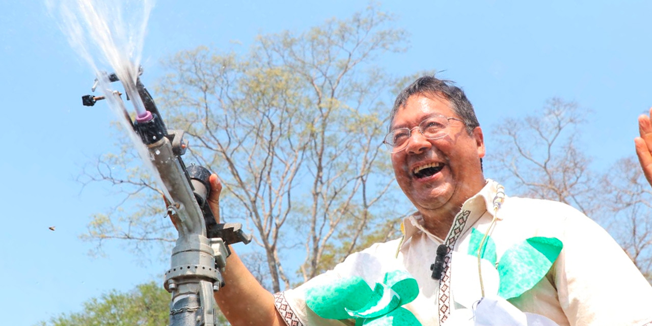 Presidente entrega de sistema de agua subterránea e instalación de comunicación por radio bases en San Miguel de Velasco, Santa Cruz. Foto: Comunicación Presidencial