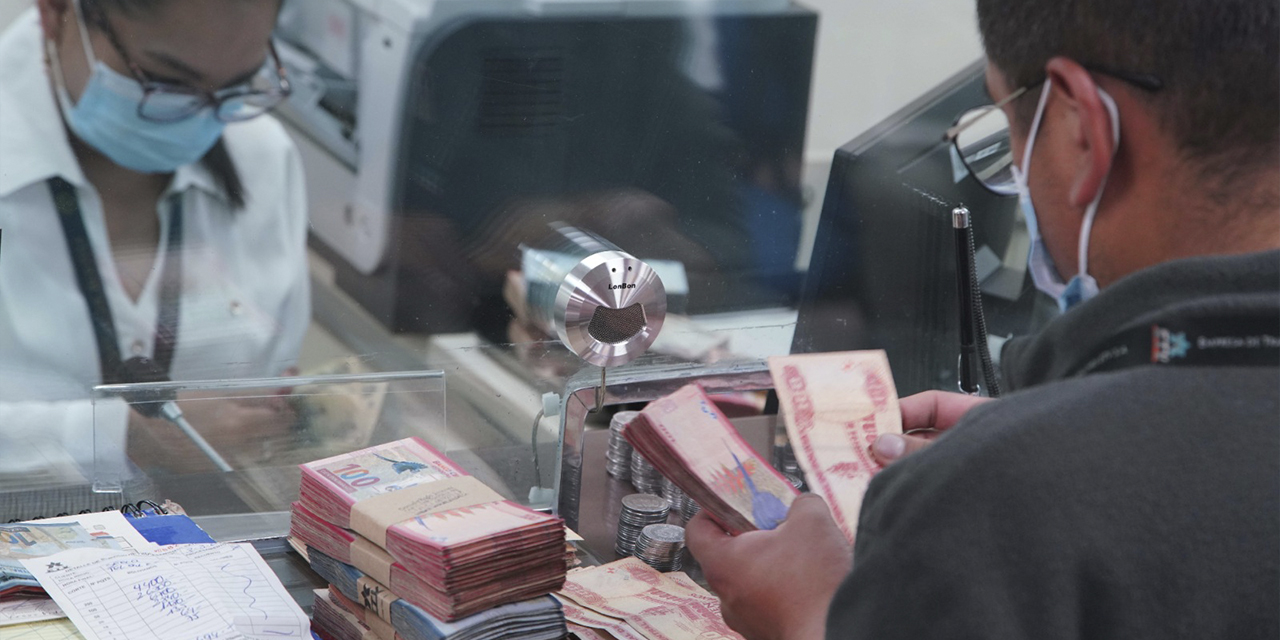 Gran porcentaje de los depósitos bancarios se efectúan en moneda nacional.