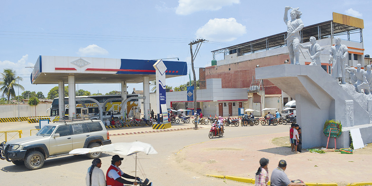 Una estación de servicio en Beni. | Foto: YPFB