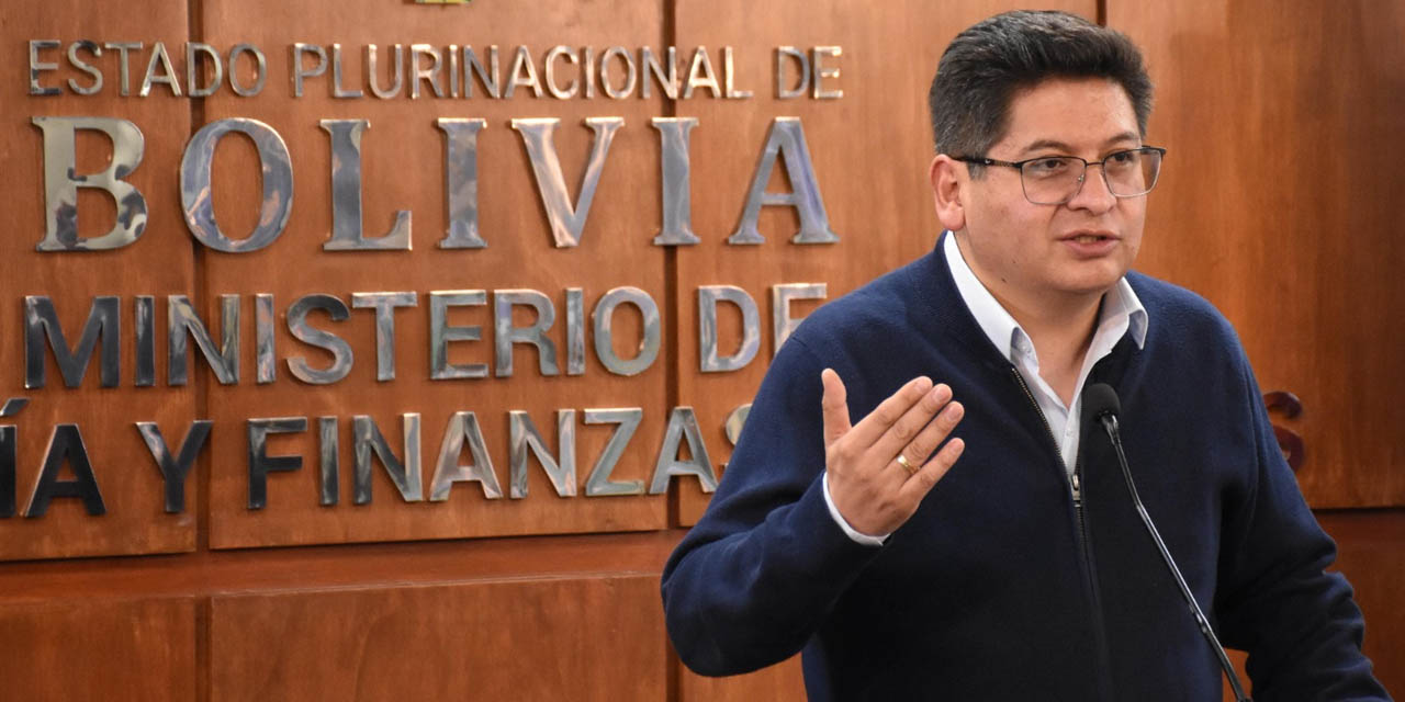 El ministro de Economía y Finanzas Públicas, Marcelo Montenegro, en conferencia de prensa. | Foto: Gonzalo Jallasi