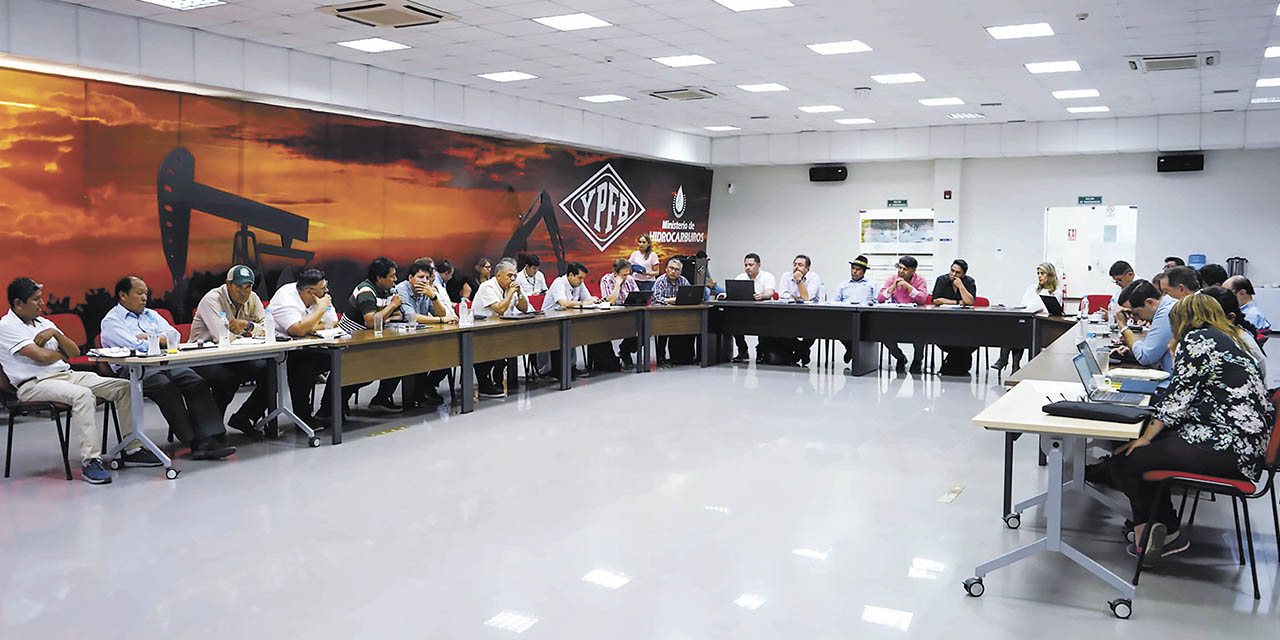 Una de las reuniones de mesas técnicas de este año. | Foto: Archivo