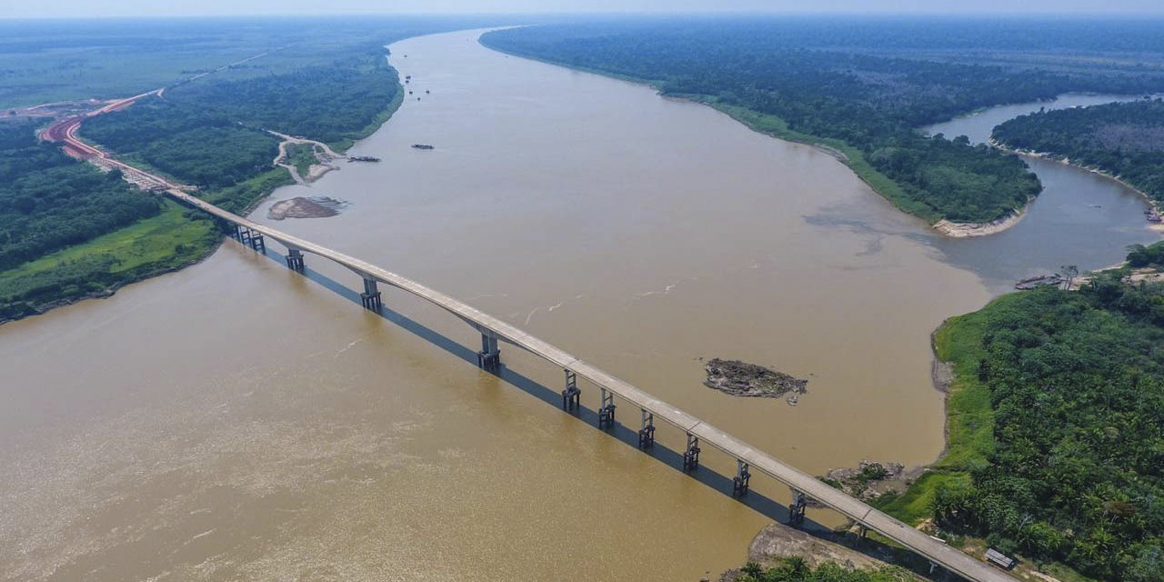 Bolivia planteó las dimensiones de 19,5 metros de altura y 170 metros en horizontal para la obra, tal como el puente Abuná, en Brasil.