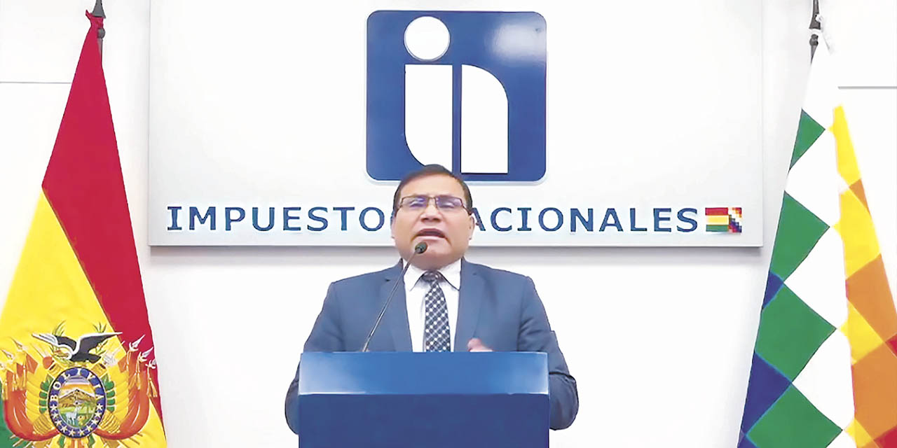 El presidente de Impuestos Nacionales en conferencia de prensa. | Foto: SIN