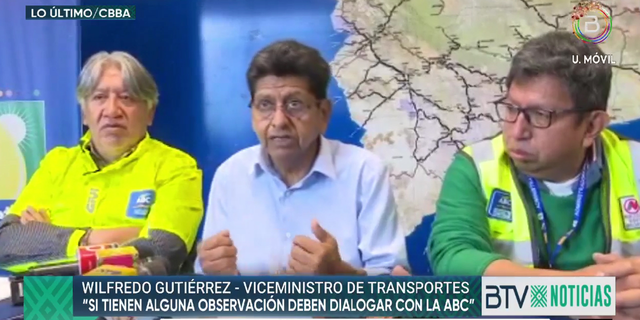 El viceministro de Transportes, Wilfredo Gutiérrez, en conferencia de prensa.