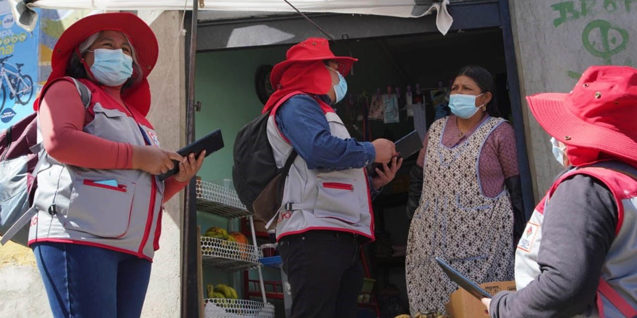 Los censistas voluntarios son los encargados de efectuar la encuesta de población y vivienda.  | Foto: INE