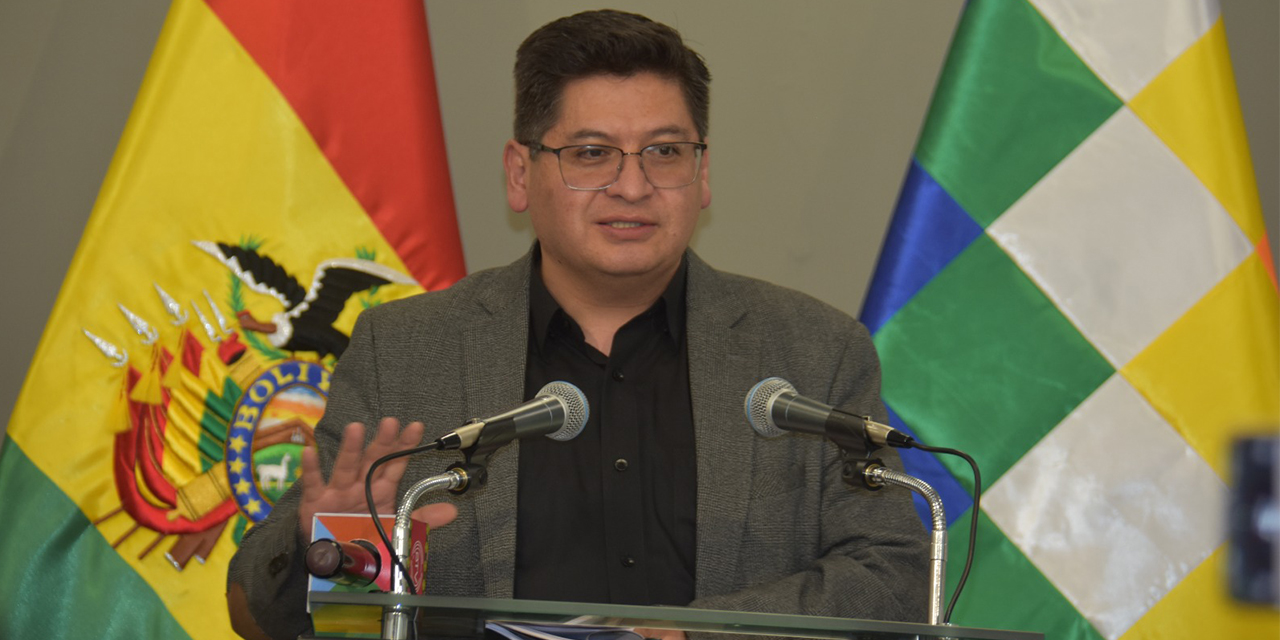 Gobierno promulga decretos que reglamentan el PGE 2024 