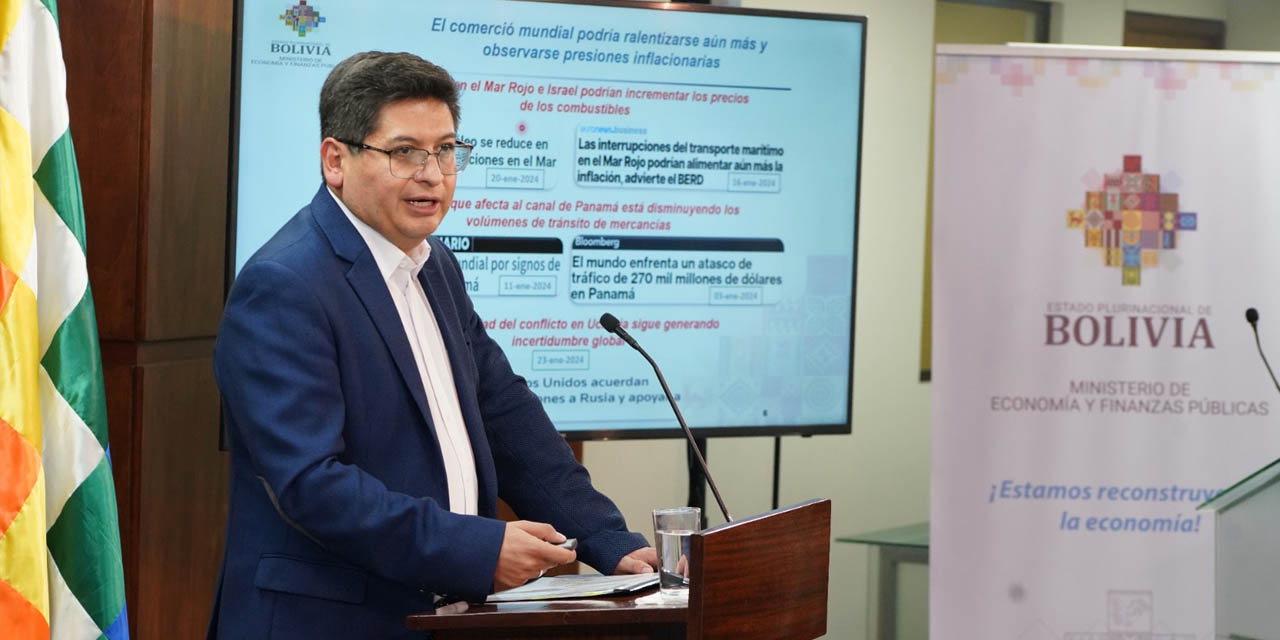 El ministro de Economía, Marcelo Montenegro, en conferencia de prensa.  | Foto: Jorge Mamani