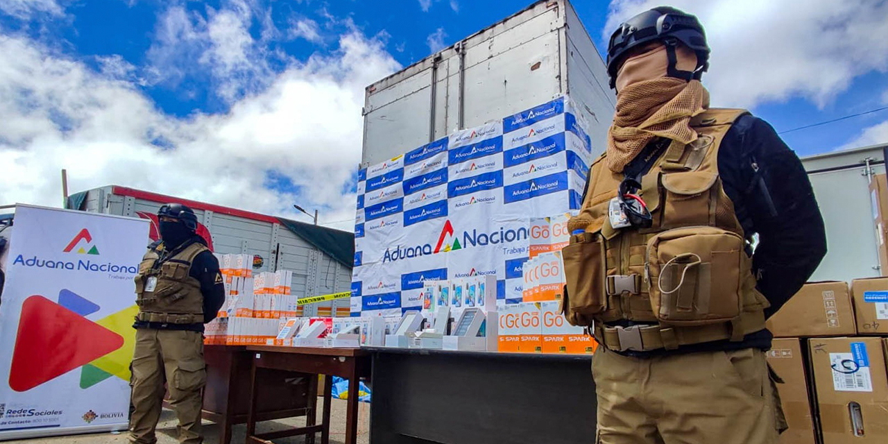La Aduana Nacional cumple con sus potestades legales de vigilancia y control aduanero. Foto: Aduana