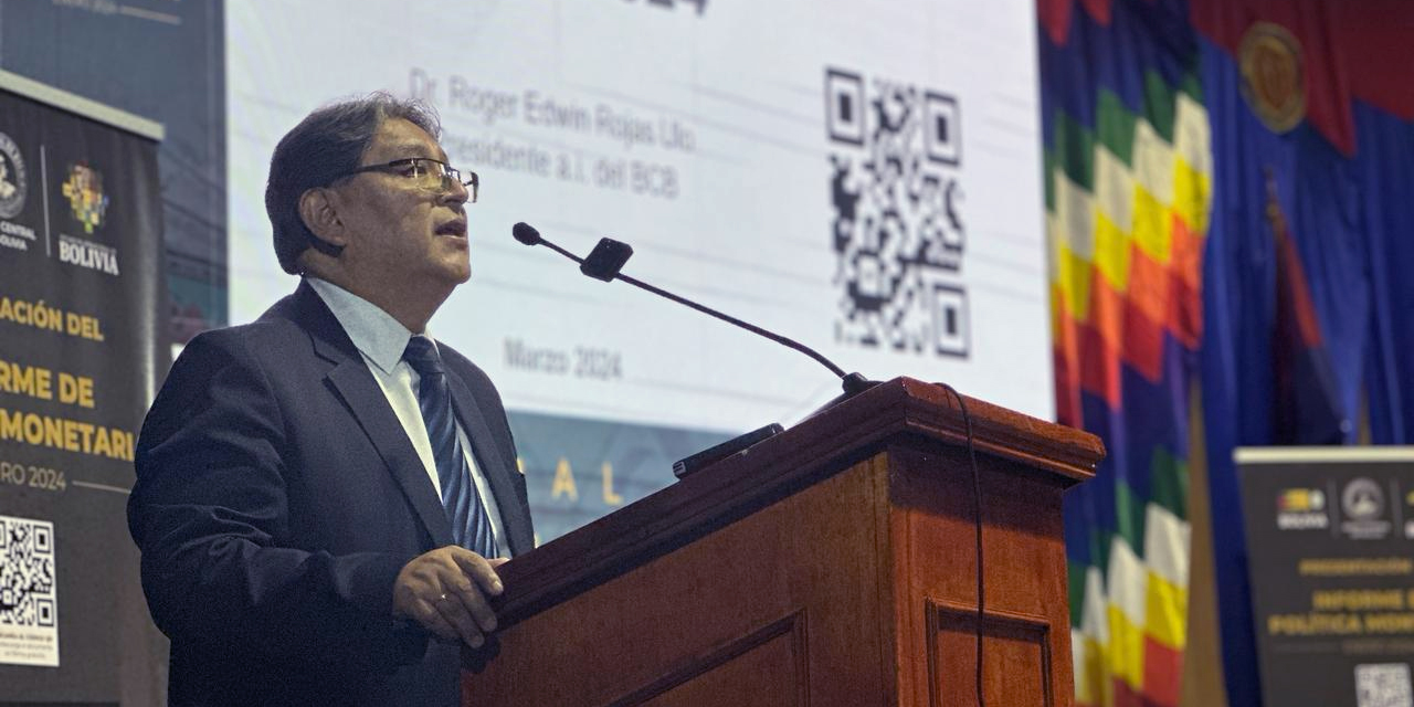 El presidente del Banco Central de Bolivia, Edwin Rojas, en la presentación del Informe de Política Monetaria. Foto: BCB.