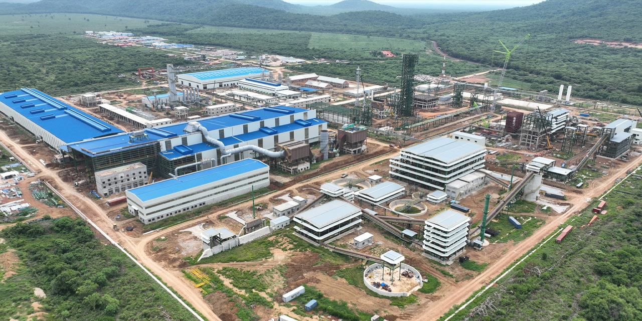 El megacomplejo se construye en el municipio de Puerto Suárez, en Santa Cruz.